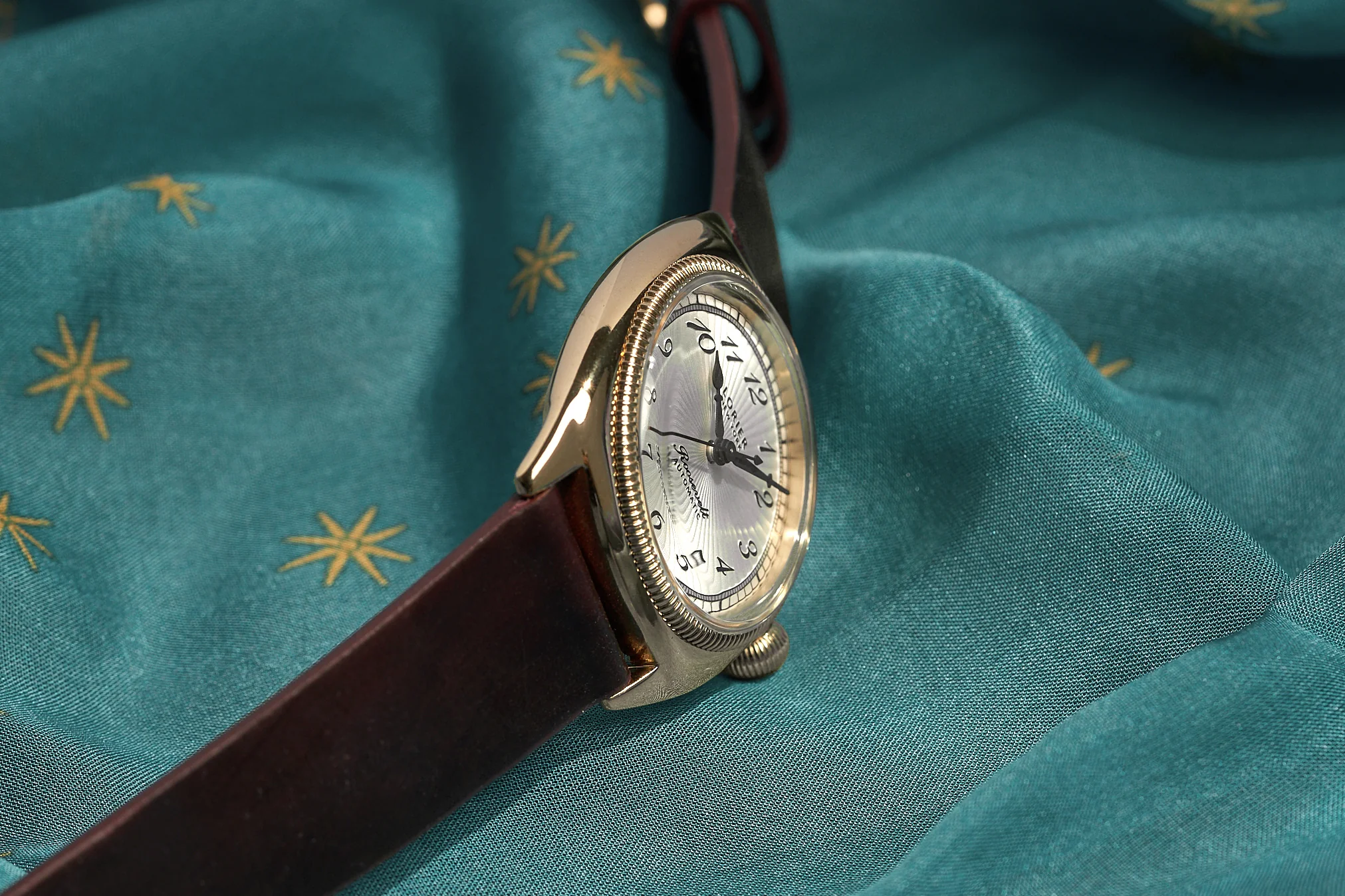 The Lorier watch laying on its right side.