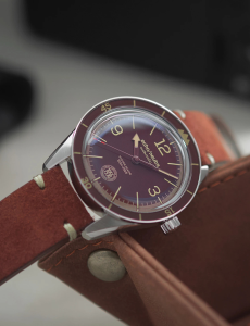 Cortina 3H Burgundy Red